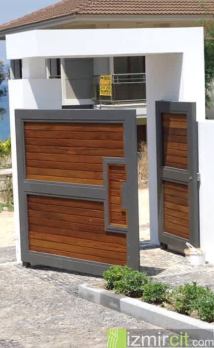 Villa ahşap otomatik bahçe kapısı