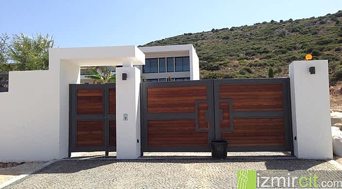 Villa bahçe kapısı